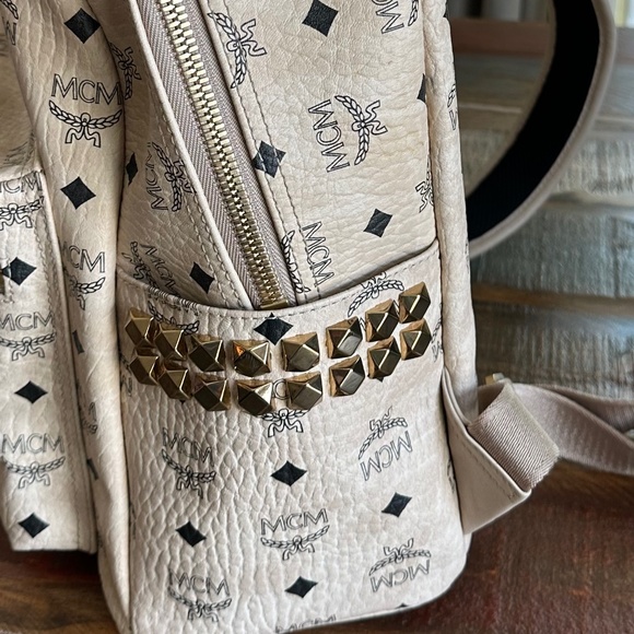 💥🛍💥MCM Beautiful monogram nappa leather backpack- Gorgeous!!💥🛍💥 - Picture 4 of 16